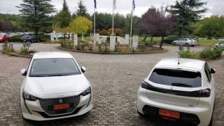 Το ΔΠΘ παρέλαβε τα δύο πρώτα αμιγώς ηλεκτροκίνητα επιβατικά οχήματά του!