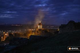 Στο σαγηνευτικό Διδυμότειχο με φόντο το καμπαναριό του Χριστού