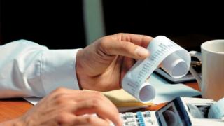 Αναπάντητα τα ερωτήματα για αποδείξεις και συναλλαγές με κάρτες