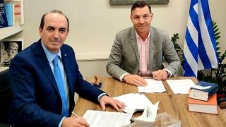 Το νησί της Παναγίας φωτίζει η Εβρίτικη εταιρεία "DASTERI AE"!