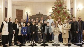 Ο Πρωθυπουργός με μαθητές και μαθήτριες του Μεγάλου Δερείου (photos)
