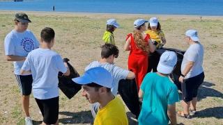 Τα παιδιά του Ειδικού Σχολείου καθάρισαν παραλία της Αλεξανδρούπολης