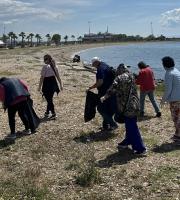 Μήνυμα κοινωνικής προσφοράς με τον καθαρισμό παραλίας στην Αλεξανδρούπολη.