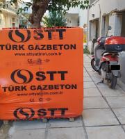 Κάθε είδους χώροι, μετατρέπονται σε μικρά διαμερίσματα.