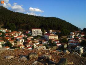 Άποψη απο το κάστρο των Gatilluzi στην χώρα.