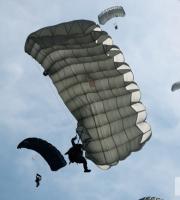 Φωτορεπορτάζ από την επίδειξη αλεξιπτωτιστών στην Αλεξανδρούπολη.