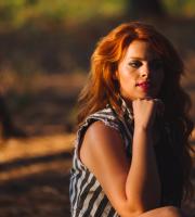 Who is Αγγέλα;