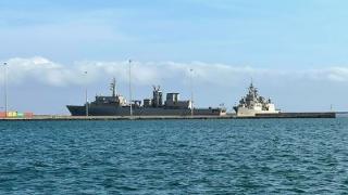 Δύο εντυπωσιακά πλοία του πολεμικού ναυτικού στο Λιμάνι της Αλεξανδρούπολης (video)