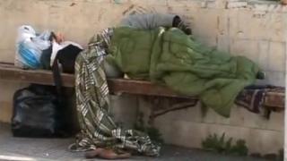 Αλεξ/πολη: Βρέθηκε προσωρινή λύση για τον άστεγο της πλατείας Ελευθερίας.