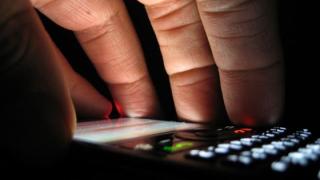 Για απατηλές τηλεφωνικές κλήσεις και υφαρπαγή φωτογραφιών προειδοποιεί η ΕΛ.ΑΣ.