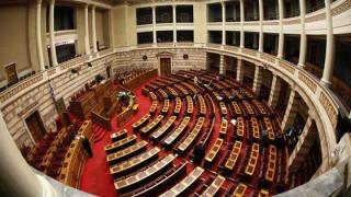 Το νομοσχέδιο για την ανθρωπιστική κρίση: Ρεύμα, σίτιση, στέγη.