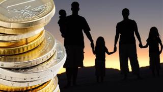 ΟΓΑ: Προβλέπεται καθυστέρηση στη Β' δόση των οικογενειακών επιδομάτων.