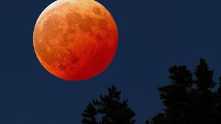 Σπάνιο φαινόμενο της Πανσελήνου ορατό τα ξημερώματα της 28ης Σεπτεμβρίου.