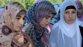 800 ευρώ επίδομα ...μαντίλας από την Τουρκία για τις μειονότητες της Θράκης.