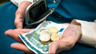 Έρευνα: Ένα στα δύο νοικοκυριά συντηρείται από τις συντάξεις