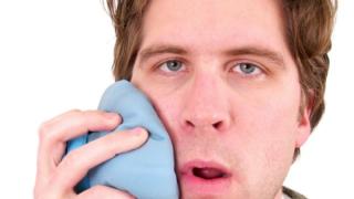 Πονάει το..."ουλάκι" σου; Mήπως η περιοδοντίτιδα σου χτυπάει την πόρτα;