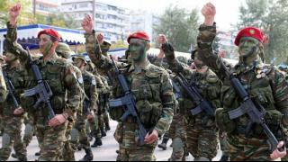 Σχέδιο για μειώσεις, από 200-400 ευρώ, στους μισθούς των στρατιωτικών