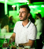 Το καλοκαίρι συνεχίζεται σε ανεβασμένους ρυθμούς στο Yacht club!