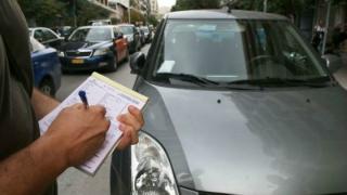 Αλεξανδρούπολη: Μπορεί κάρτες στάθμευσης να μην υπάρχουν αλλά τα ροζ χαρτάκια στα παρμπρίζ συνεχίζονται