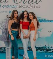 DJeff Afrozila και DaMike στην ταράτσα του Yacht club, στο λιμάνι