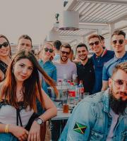 DJeff Afrozila και DaMike στην ταράτσα του Yacht club, στο λιμάνι