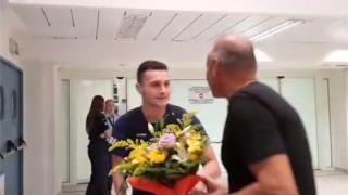 Λουλούδια και συγχαρητήρια στην άφιξη του Ευρωπαϊκού Πρωταθλητή Δ.Μιχαλεντζάκη στην Αλεξανδρούπολη!