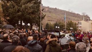 Το Διδυμότειχο αποχαιρετά την Ελένη Τοπαλούδη – απέραντη θλίψη στην κηδεία της αδικοχαμένης φοιτήτριας 