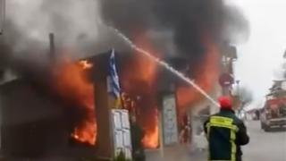 Στις φλόγες παραδόθηκε κατάστημα στις Φέρες Αλεξανδρούπολης (video)