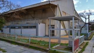 Κοντοζυγώνει η κατεδάφιση του παλιού κολυμβητηρίου στην Αλεξανδρούπολη 