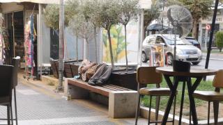 Αλεξανδρούπολη: Ένας άνθρωπος στο κέντρο της πόλης αβοήθητος