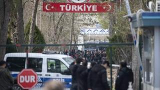 Άνοιξε τα σύνορα ο Ερντογάν: Πέρασαν περπατώντας στον Έβρο 300 παράνομοι μετανάστες (photo & video)