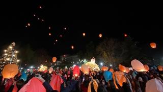 "Η νύχτα των ευχών": Φαναράκια φώτισαν τον ουρανό της Αλεξανδρούπολης (video)