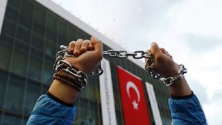 Τρεις Τούρκοι πρώην αστυνομικοί, κυνηγημένοι από το καθεστώς της Τουρκίας, κατέφυγαν στην Ελλάδα