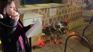 Αλεξανδρούπολη: Με ποίημα του Γιάννη Ρίτσου & λουλούδια τίμησαν τα θύματα των Τεμπών