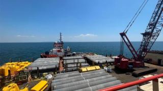 FSRU Αλεξανδρούπολης: Προχωρά η διαδικασία συγκόλλησης σωλήνων του υποθαλάσσιου αγωγού 