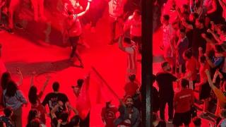 Πανηγυρισμοί και στην Αλεξανδρούπολη για την κατάκτηση του ευρωπαϊκού τροπαίου από τον Ολυμπιακό (photo + video)