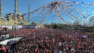 Οι Τούρκοι χτίζουν εργοστάσια και σπίτια στα σύνορα την ώρα που ο Έβρος σβήνει!