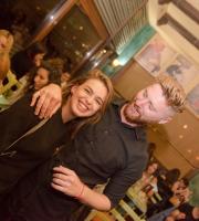 "Εναλλάξ" ρακομελάδικο: Το απόλυτο νεανικό στέκι άνοιξε και φέτος το χειμώνα τις πόρτες του