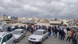 Διαμαρτύρονται οι ερασιτέχνες ψαράδες της Αλεξανδρούπολης για την απαγόρευση αλιείας στο λιμάνι