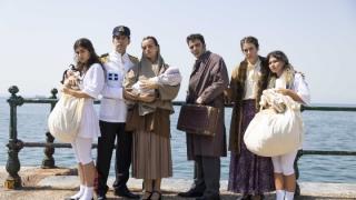 Απολαύστε και εσείς τη θεατρική παράσταση «Τα κοριτσάκια με τα ναυτικά» στην Αρχαία Ζώνη!