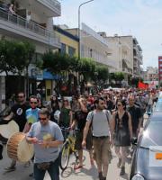 Στους δρόμους οι πολίτες της Αλεξ/πολης με... αγανάκτηση!