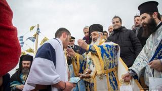 Με λαμπρότητα εορτάστηκαν τα Θεοφάνεια στον Έβρο - Αγιάστηκαν τα νερά παρά το τσουχτερό κρύο (vid & pics)