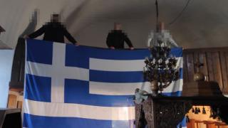 Αλεξανδρούπολη: Άνοιξαν εκκλησία & ύψωσαν την ελληνική σημαία - Παρέμβαση Αστυνομίας