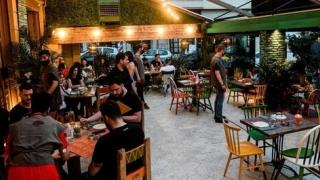 Κορονοϊός: Καθιστή... διασκέδαση από αύριο - Τι ανακοίνωσε ο Χαρδαλιάς