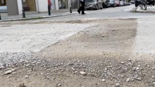 Ζαμπούκης προς ΔΕΔΑ: Δεν είναι δυνατόν ο κεντρικός δρόμος να έχει αυτή την απαράδεκτη εικόνα