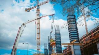 Η ακρίβεια "παγώνει" και τα δημόσια έργα - Τι ζήτησε ο πρόεδρος της ΚΕΔΕ