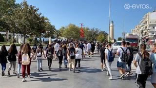Αλεξανδρούπολη:  Διαμαρτύρονται οι μαθητές για την χρήση μάσκας στα σχολεία (video)