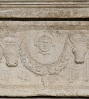 Μια μαρμάρινη Ρωμαϊκή σαρκοφάγος τοποθετήθηκε στο Αρχαιολογικό Μουσείο Αλεξανδρούπολης