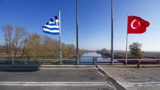 Αντί να απολογηθεί, ζητά και τα ρέστα η Τουρκία για τους 92 μετανάστες