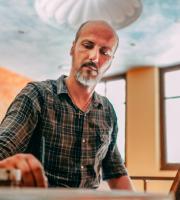 Who is Στράτος;